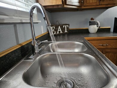 909 Phillips St, Cleburne, TX 76033 - photo 7