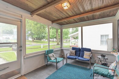 06-211 S Webster-WindowStill-Real-Estate