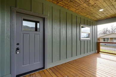 302 Cumberland Ave, Jasper, TN 37347 - photo 3