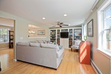 Open flow from Living to Kitchen