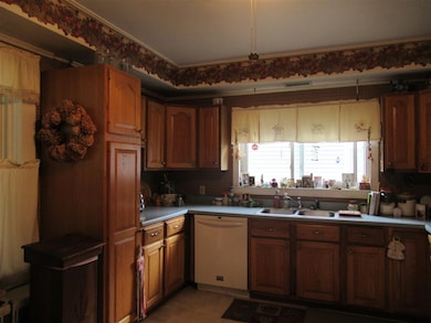 543 Pleasant St, West Rutland, VT 05777 - photo 3