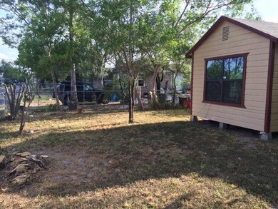 506 N Kansas Ave, Weslaco, TX 78596 - photo 2