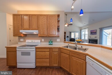 11 Spring Heath Ct, Windsor Mill, MD 21244 - photo 3