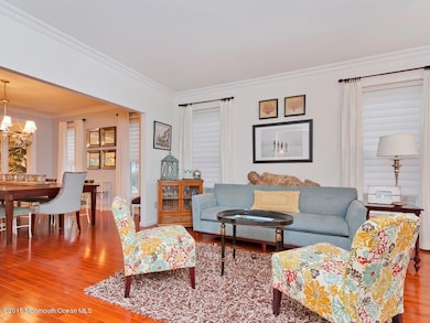 Open to formal Dining Room