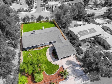 24355 Crestlawn St, Woodland Hills, CA 91367 - photo 2