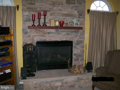 7619 Chesterfield Way, Rosedale, MD 21237 - photo 5