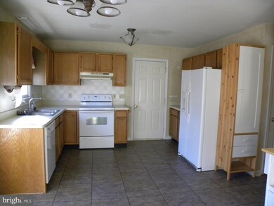 10425 Heather Greens Cir, Spotsylvania, VA 22553 - photo 3