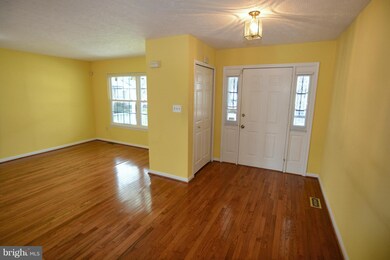 7103 Willow Hill Dr, Capitol Heights, MD 20743 - photo 3