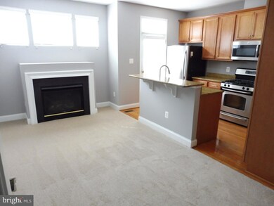 11806 Oxbridge Dr, Germantown, MD 20876 - photo 4