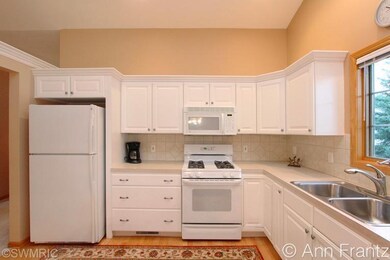 2034 Krislin Dr NE unit 31, Grand Rapids, MI 49505 - photo 2