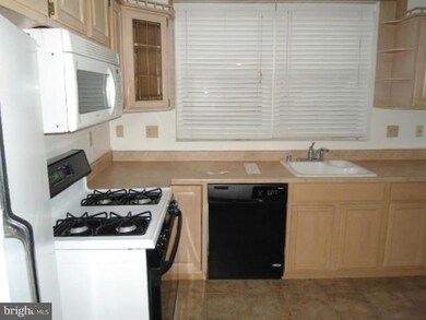 822 N Columbus St, Alexandria, VA 22314 - photo 4