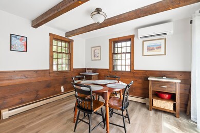10 Devon dining 1