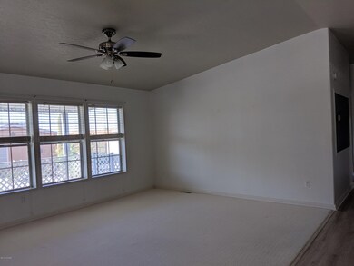 3514 Gldleaf Living Room