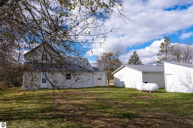 3949 Bard Rd, Beaverton, MI 48612 - photo 4