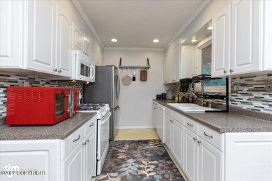 10-Kitchen 20220621-DW-7935
