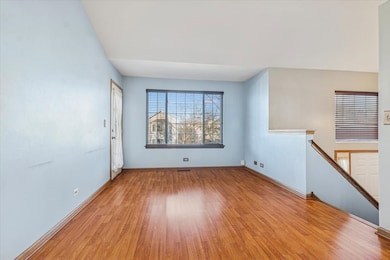 601 E Victoria Cir unit 221, North Aurora, IL 60542 - photo 2