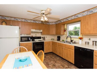 29 Howe St, Rochester, NH 03867 - photo 5