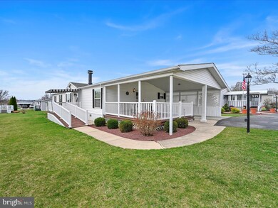 571 W Cedar St, Palmyra, PA 17078 - photo 2