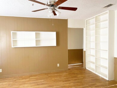 69 Stonegate Dr, Bedford, TX 76022 - photo 4