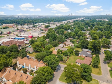 1332 E 48th St, Tulsa, OK 74105 - photo 4