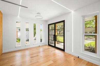 Grand & Inviting Entrance – Step into sophisticati
