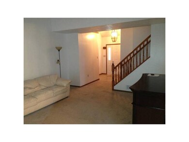 Entry/Foyer.