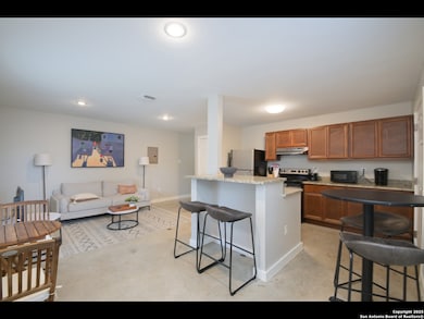 1119 W Myrtle St unit B, San Antonio, TX 78201 - photo 3