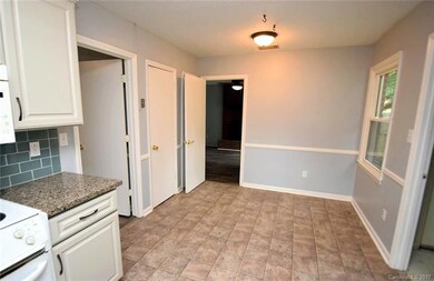 Kitchen has pantry and eat in breakfast area.