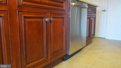 1009 Lyndhurst St, Baltimore, MD 21229 - photo 4