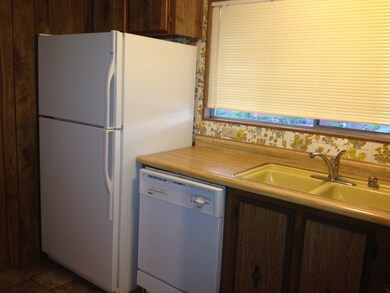 Kitchen, Refrigerator & Dishwasher