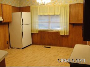 302 E Marks St, Swayzee, IN 46986 - photo 5