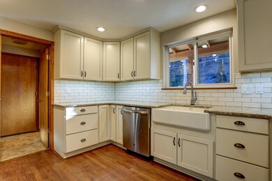 2015 NE Taylor Court MLS-14