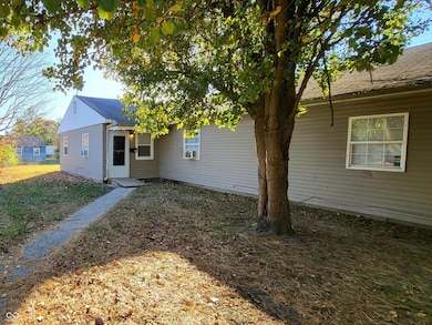 6149 Commodore Dr, Indianapolis, IN 46219 - photo 2