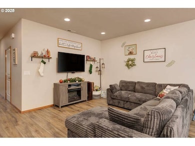 433 SW Pemberly Loop, McMinnville, OR 97128 - photo 3