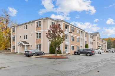 1 Millbrook Ln unit 304, Wakefield, MA 01880 - photo 2