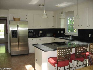 Kitchen - Large spacious kitchen with stainless, t