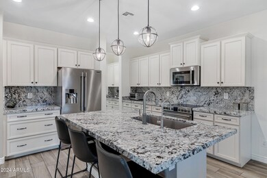 2744 E Gillcrest Rd-18