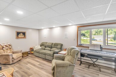 07-25981-Hiawatha-Dr-WindowStill-Real-Es