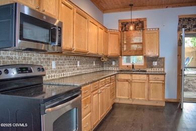 609 E Commerce St, Shamokin, PA 17872 - photo 6