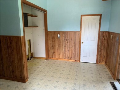 906 W Adams St, Creston, IA 50801 - photo 2
