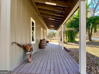 Plenty of space to rock away the day