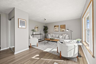 7 - 6_living room 01