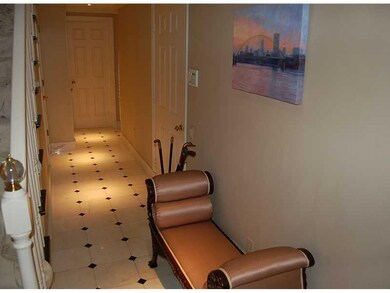 Entry/Foyer.