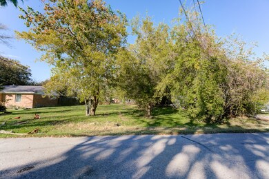 212 Woodward St, Alvin, TX 77511 - photo 4