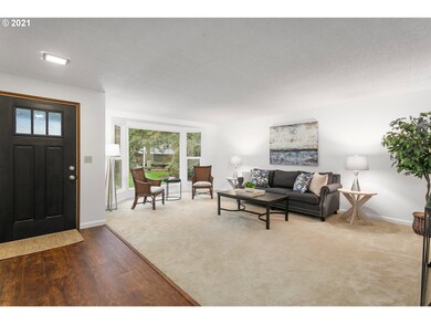 Living Room/Entrance