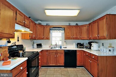 4927 Pale Orchis Ct, Columbia, MD 21044 - photo 3