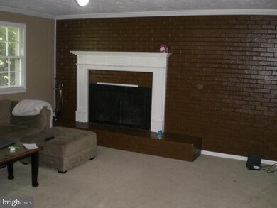 8517 Tysons Ct, Vienna, VA 22182 - photo 7