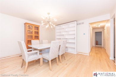 29705 Pine Ridge Cir unit 35, Farmington Hills, MI 48331 - photo 4