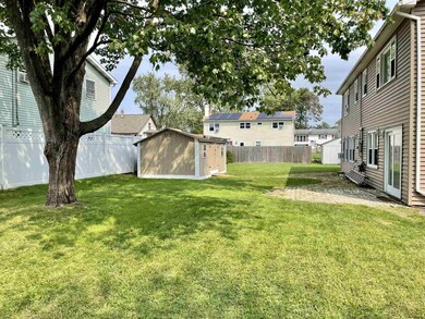 22 Donnelly Dr, Rensselaer, NY 12144 - photo 4