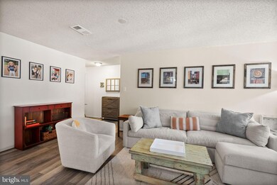 12116 Greenway Ct unit 202, Fairfax, VA 22033 - photo 7